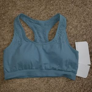 Seamless Fabletics bra